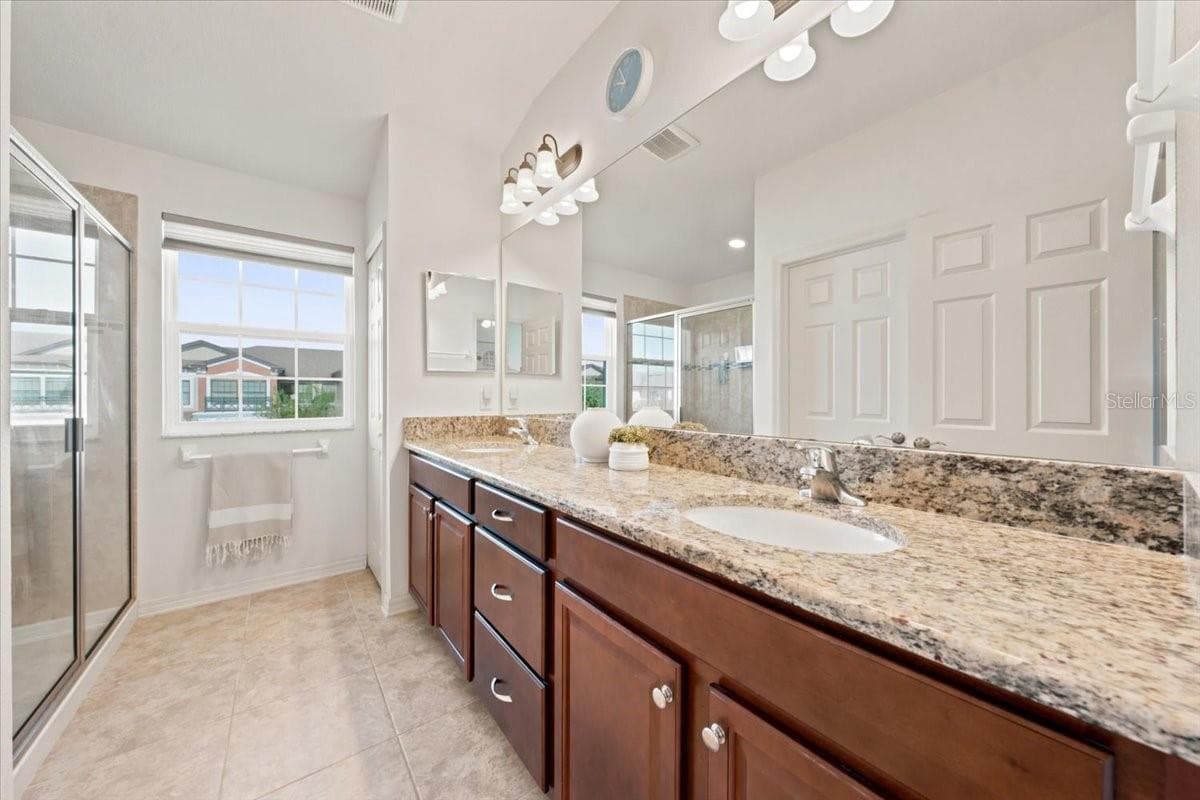 Townhouse at 9128 CAROLINA WREN DR, TAMPA, photo 15 of 29