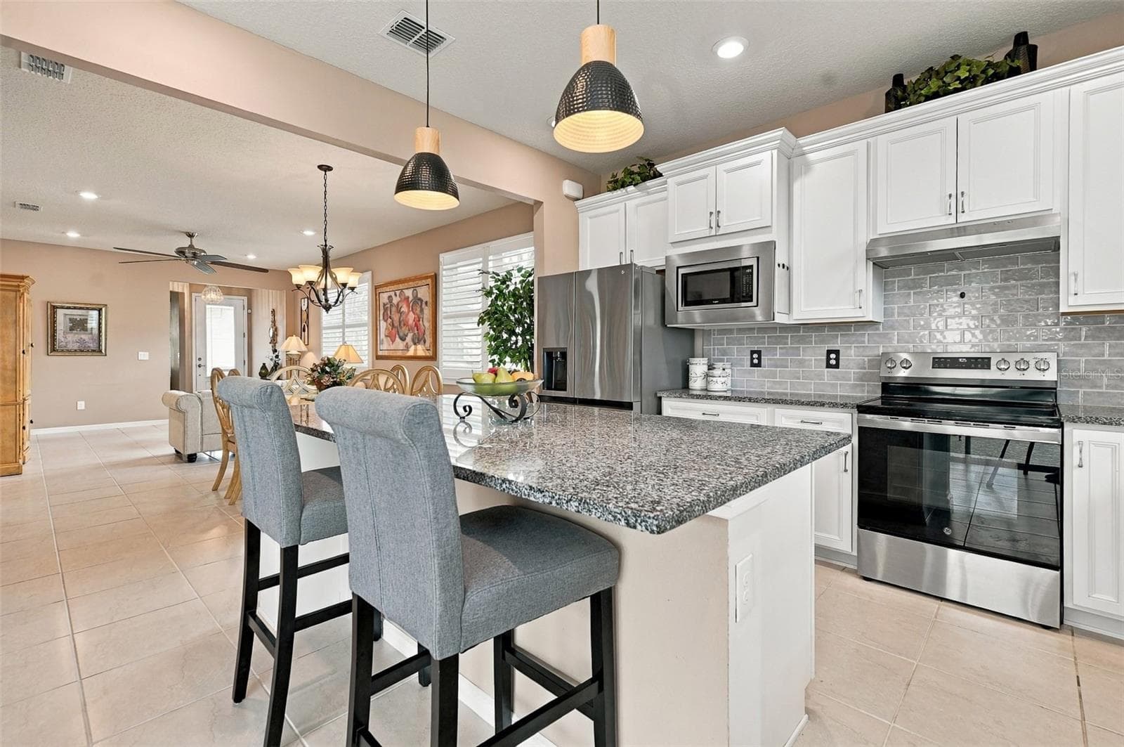 Kitchen eat-in area at center island - 5995 SW 93RD CIR, OCALA