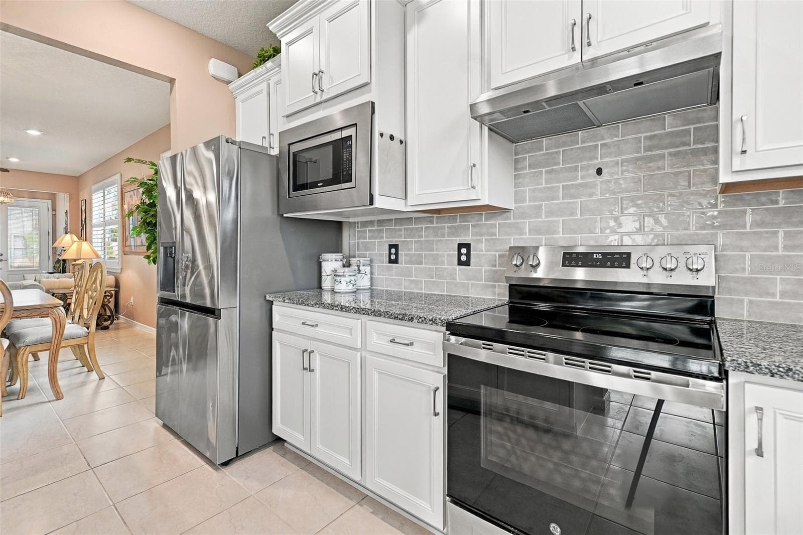 Kitchen w/upgraded SS full size refrigerator - 5995 SW 93RD CIR, OCALA