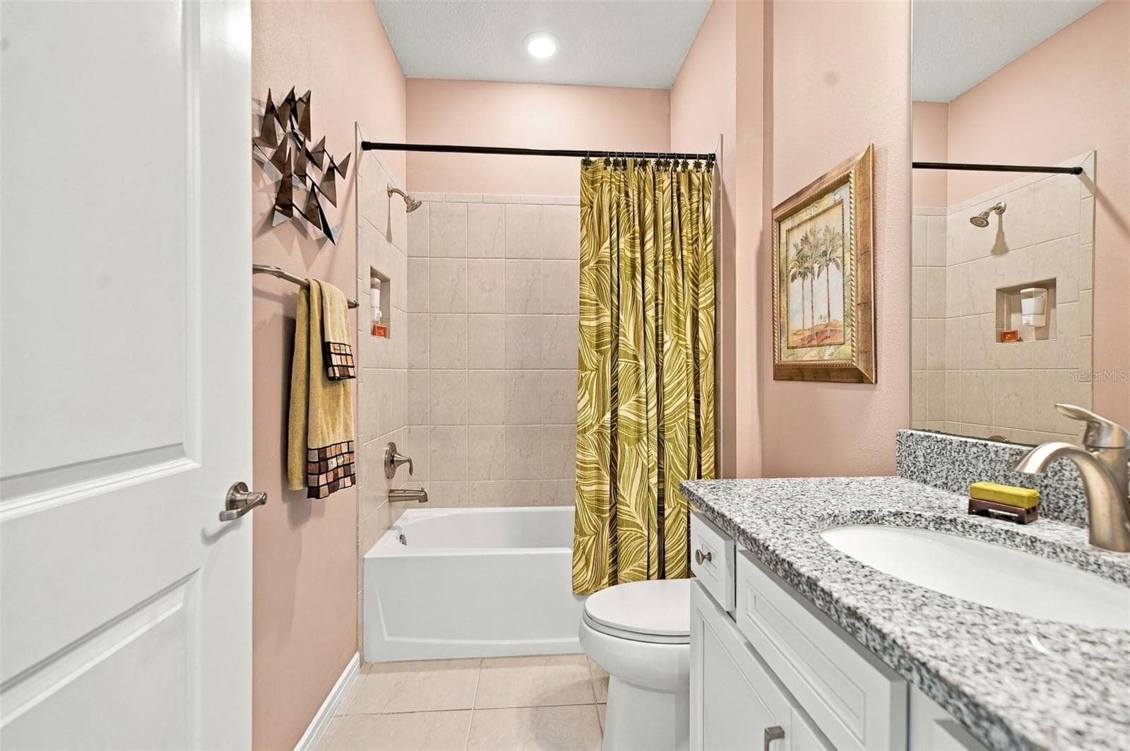 Guest Bath w/tiled shower & tub combo & granite topped single vanity - 5995 SW 93RD CIR, OCALA