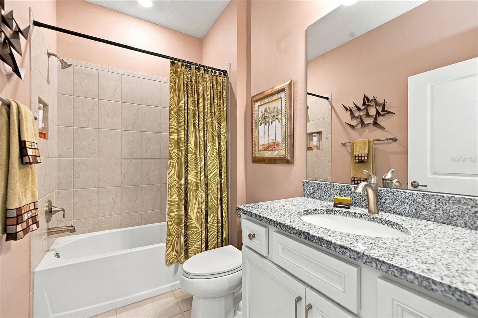 Guest Bath w/tiled shower & tub combo & granite topped single vanity - 5995 SW 93RD CIR, OCALA