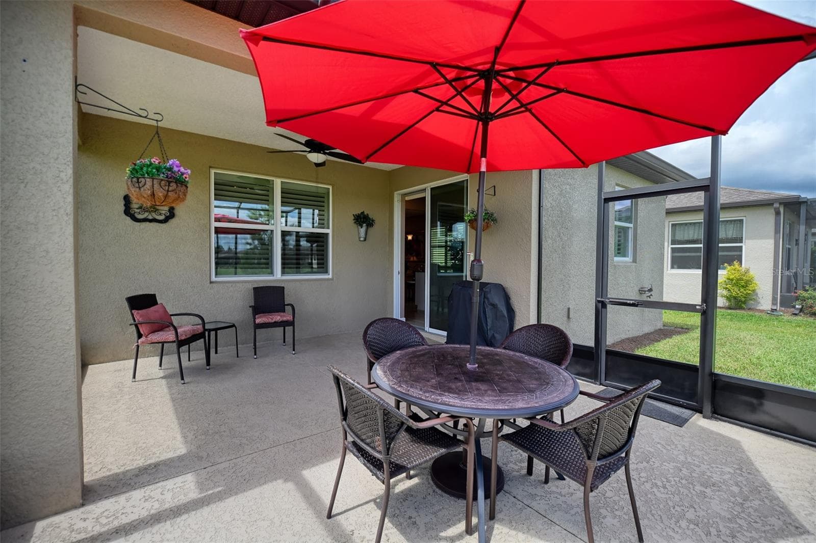 Covered screened lanai w/additional screen cage, accessible via sliding glass doors from Kitchen - 5995 SW 93RD CIR, OCALA