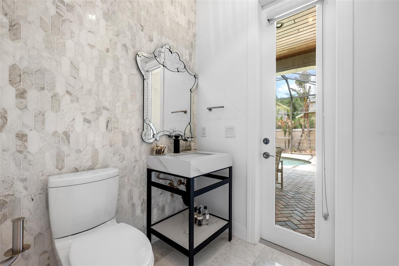 Pool bathroom - Half Bathroom - 1921 FLORESTA VIEW DR, TAMPA