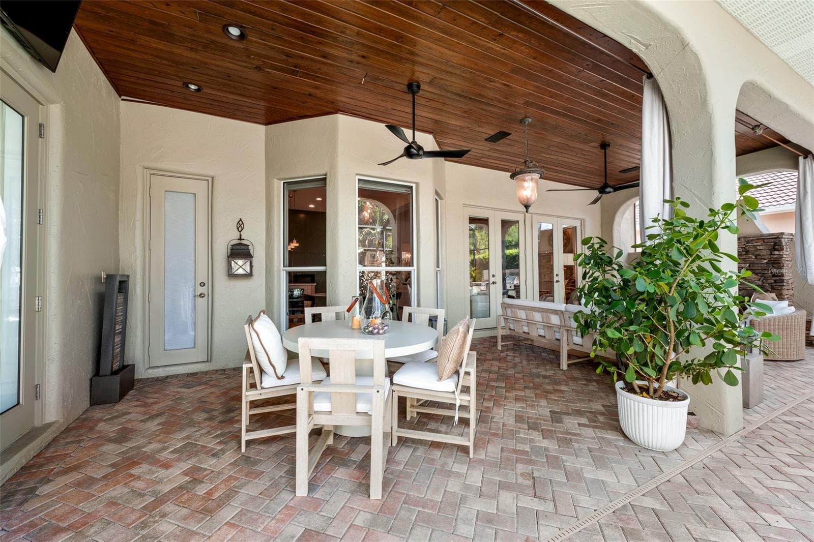 Single Family Residence at 1921 FLORESTA VIEW DR, TAMPA, photo 72 of 85