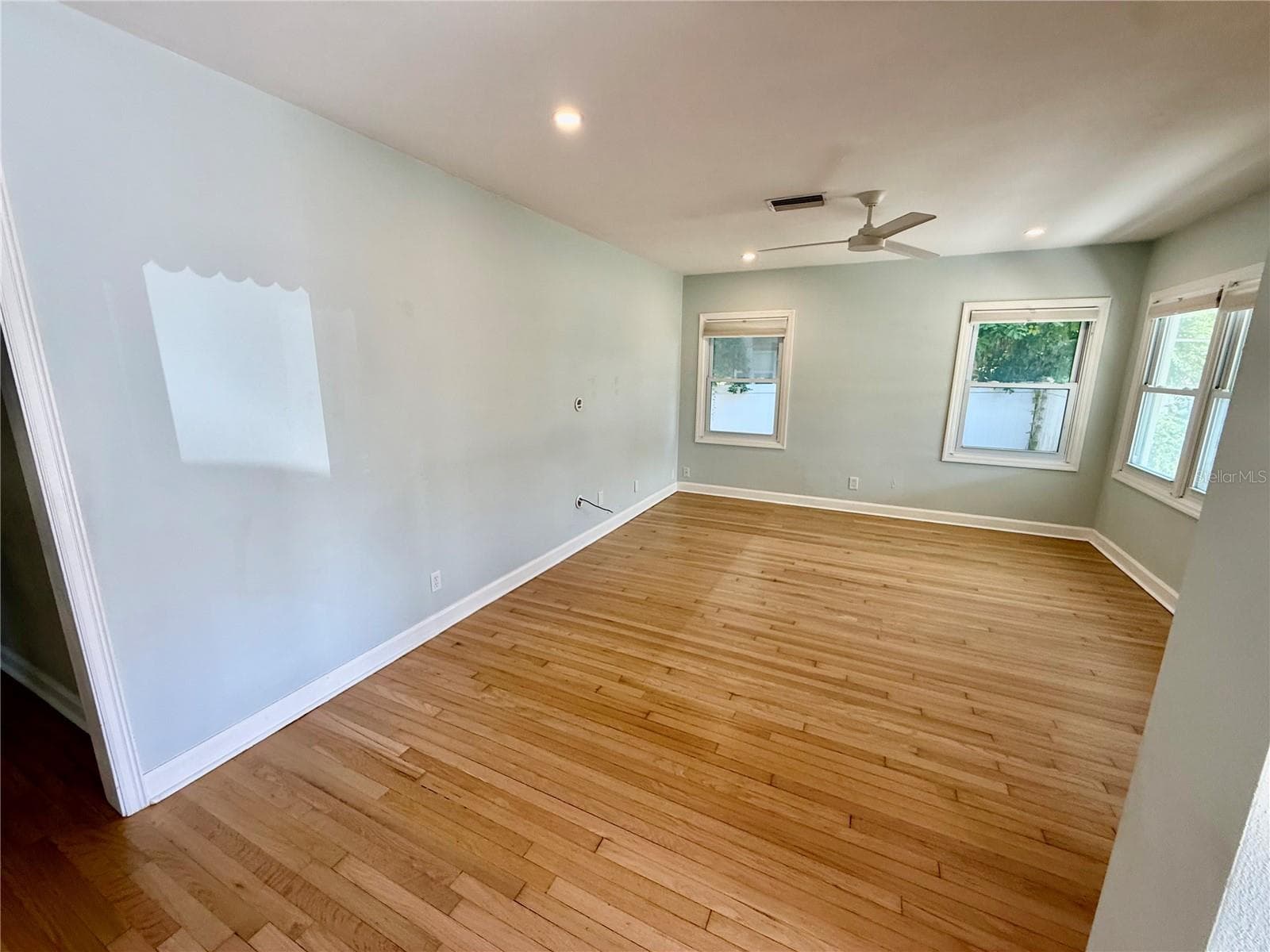 Formal living room - 408 PRINCESS ST, CLEARWATER