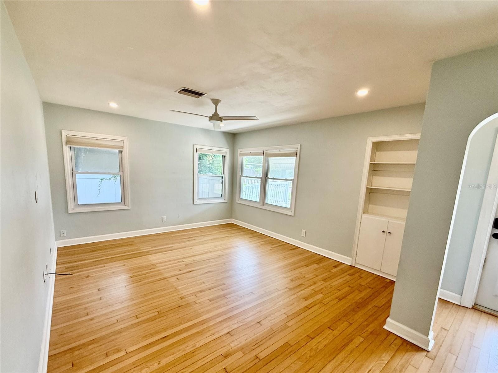 Living room - 408 PRINCESS ST, CLEARWATER