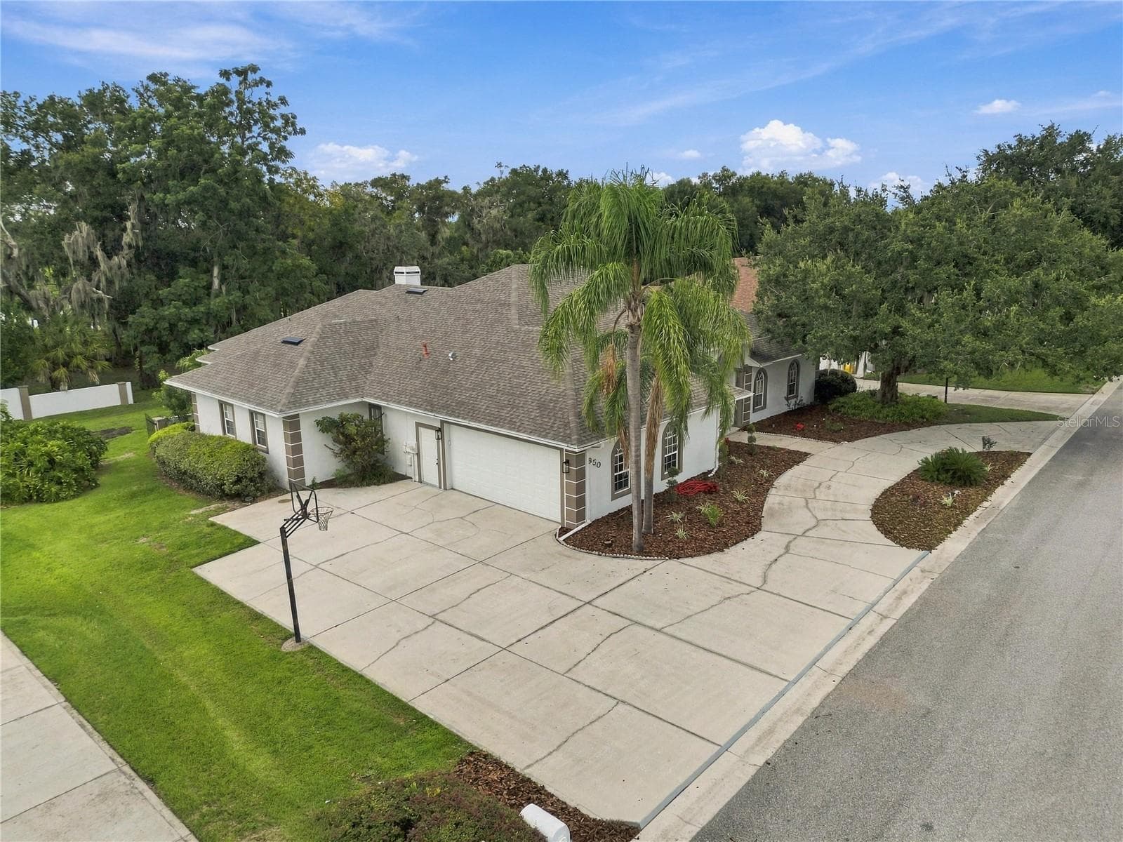Side of property - 850 HANOVER WAY, LAKELAND
