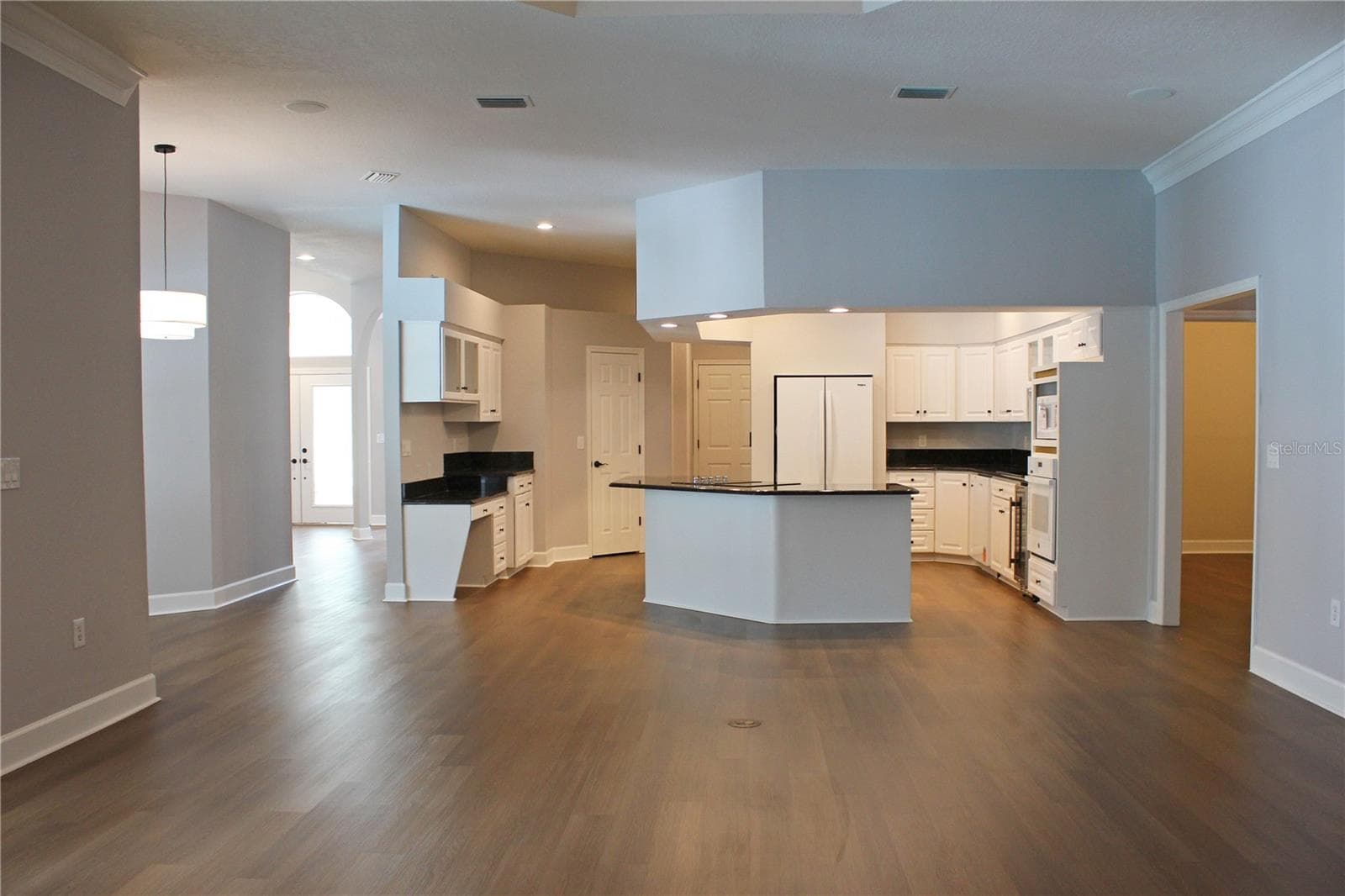 Great room showing kitchen, breakfast nook & bar - 850 HANOVER WAY, LAKELAND