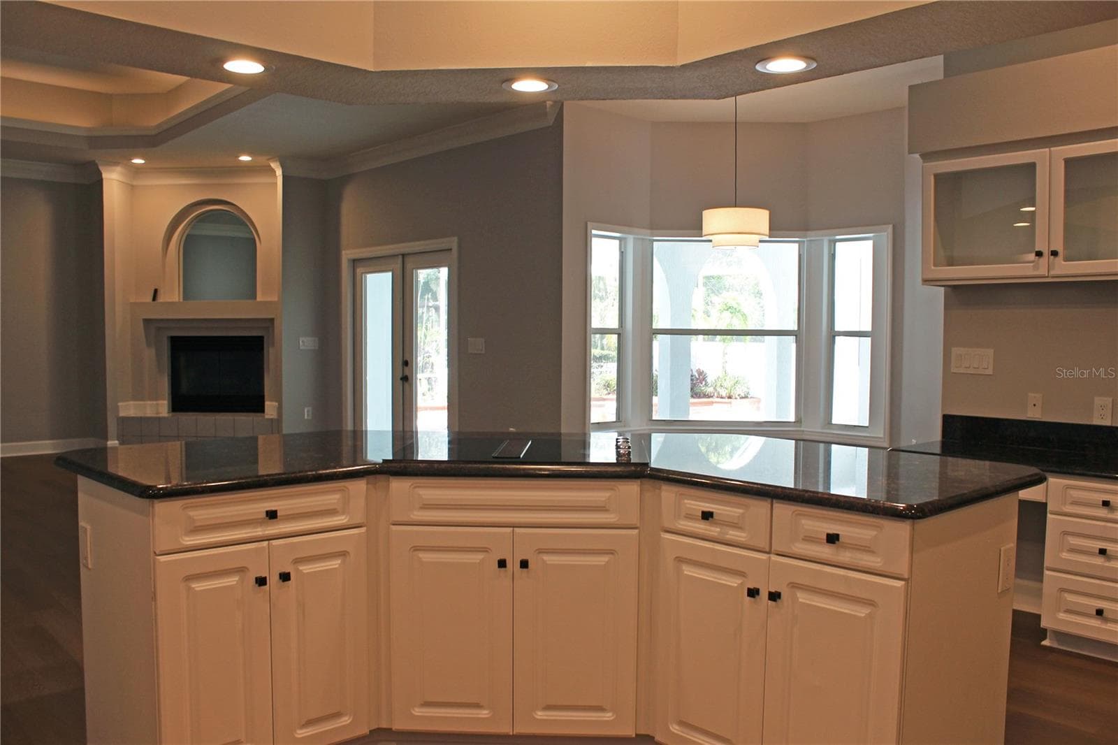Kitchen island - 850 HANOVER WAY, LAKELAND