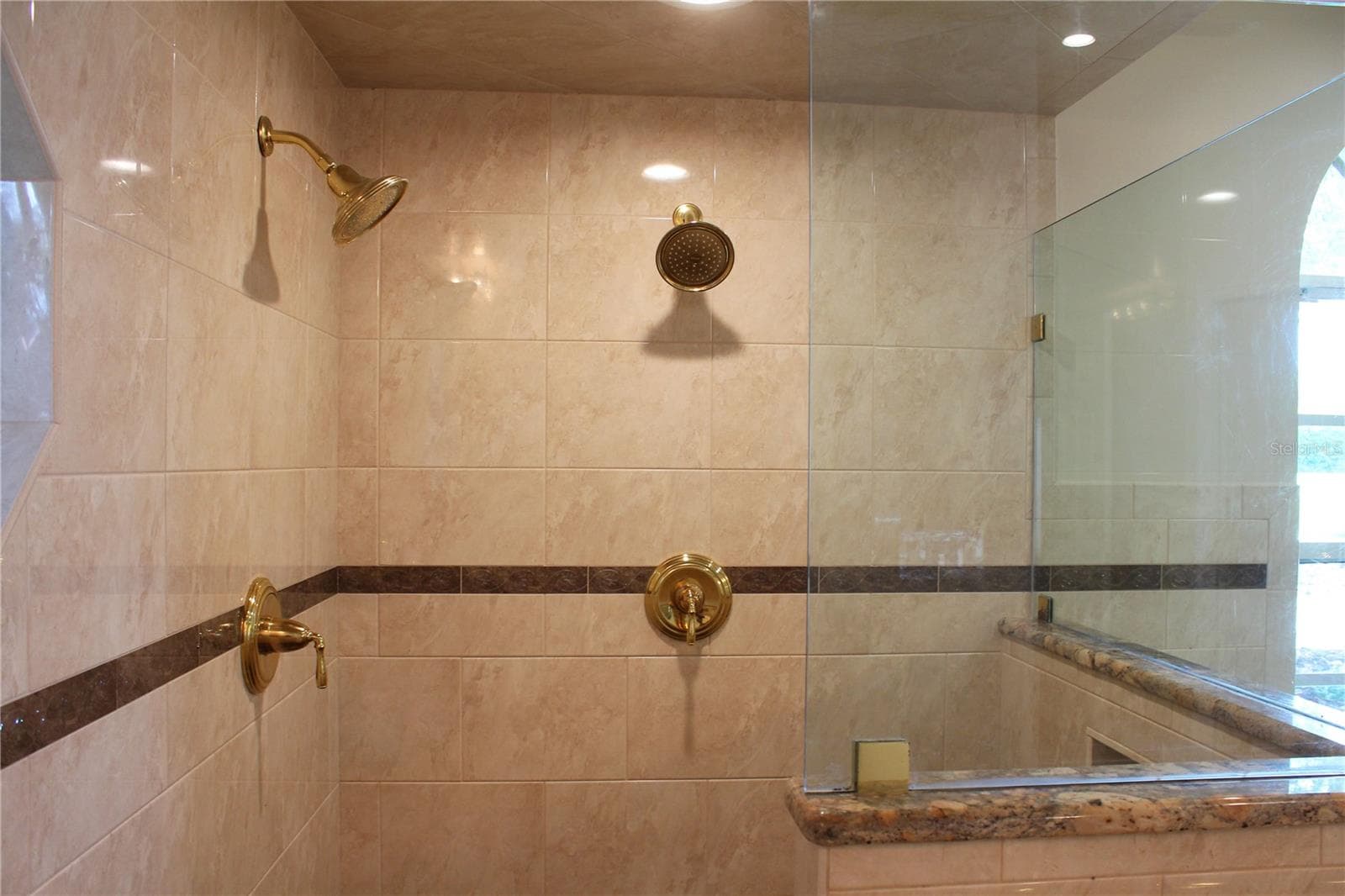 Master shower - 850 HANOVER WAY, LAKELAND