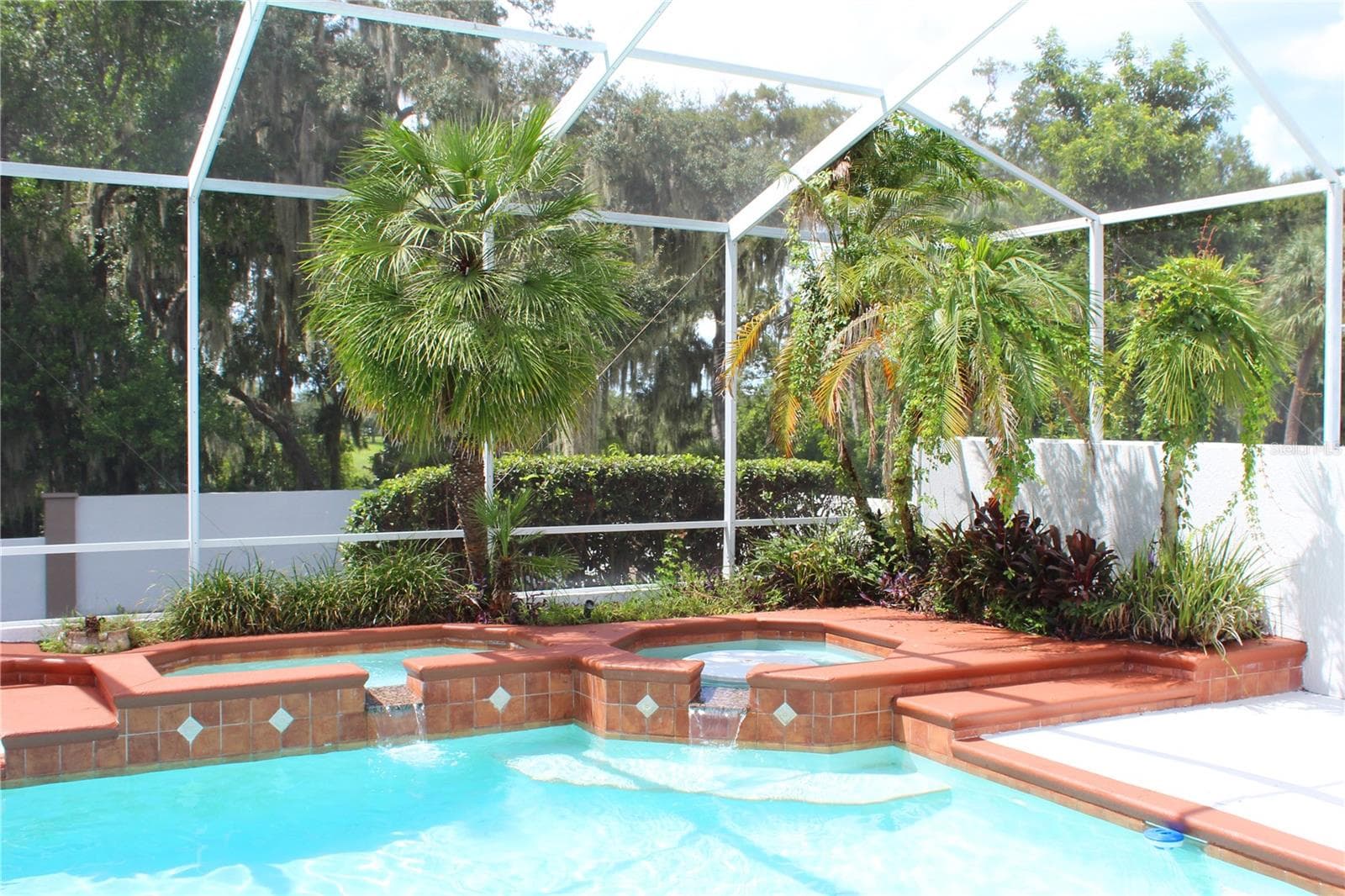 Pool deck & spas - 850 HANOVER WAY, LAKELAND