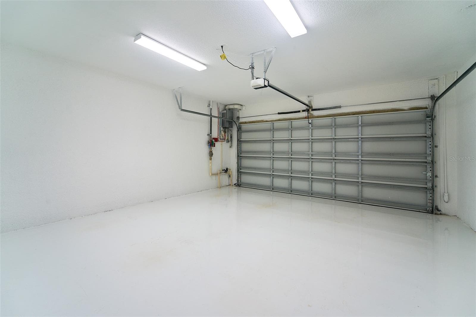 spotless painted garage with epoxy floors - 136 8TH ST N, ST PETERSBURG