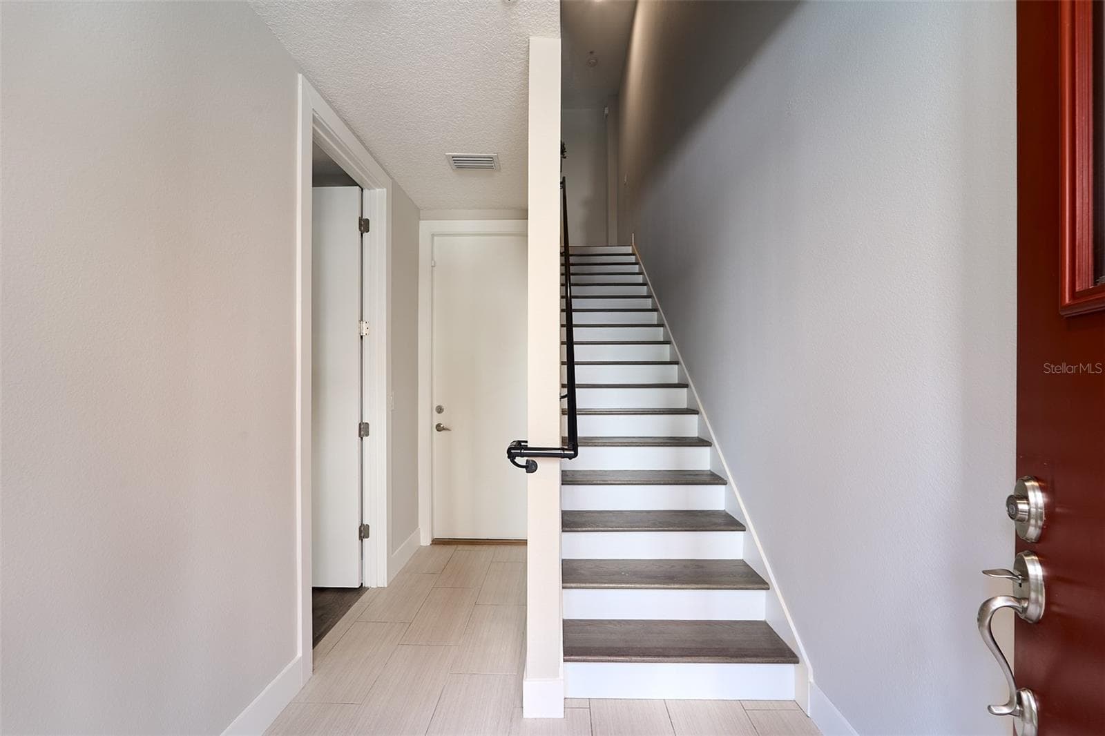 foyer - 136 8TH ST N, ST PETERSBURG