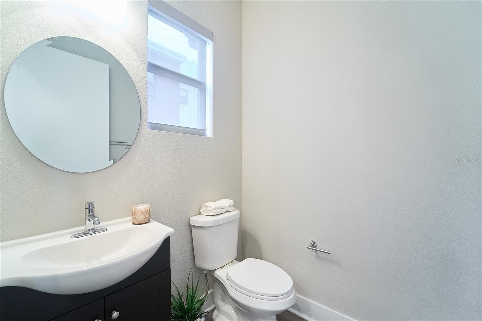2nd floor half bathroom - 136 8TH ST N, ST PETERSBURG