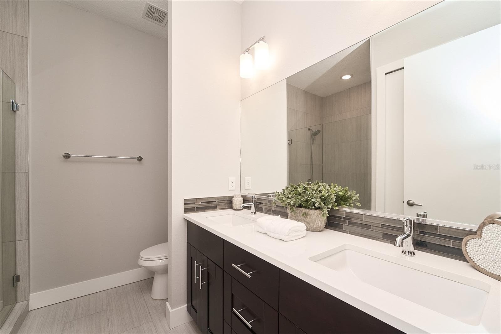 primary bathroom double vanities - 136 8TH ST N, ST PETERSBURG