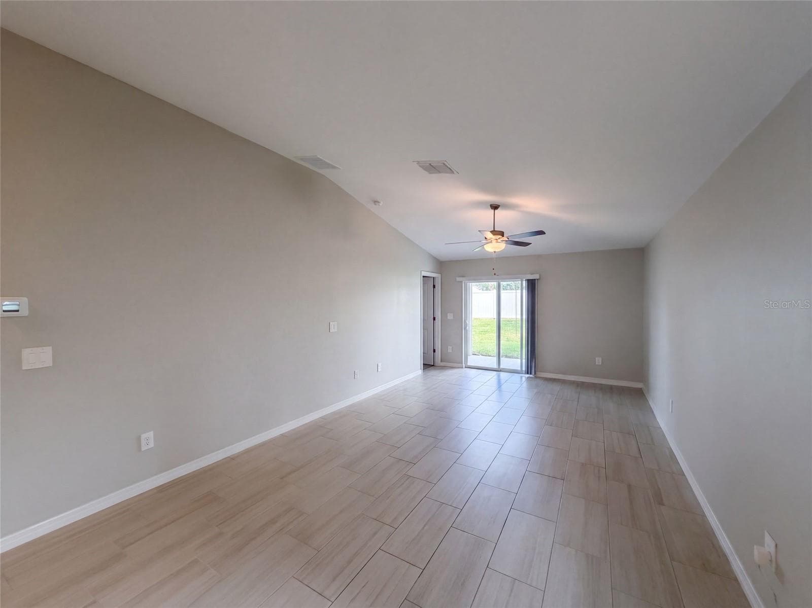 Single Family Residence at 3513 RADIANT MOUNTAIN DR, PLANT CITY, photo 6 of 17
