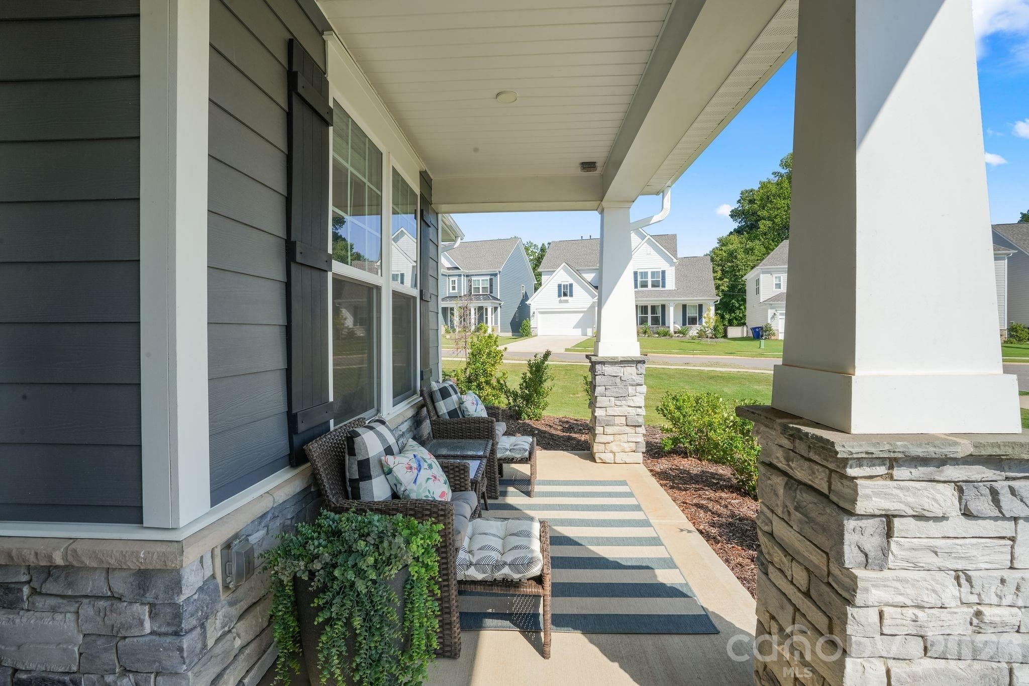 Single Family Residence at 129 Clawton Loop, Mooresville, photo 3 of 46