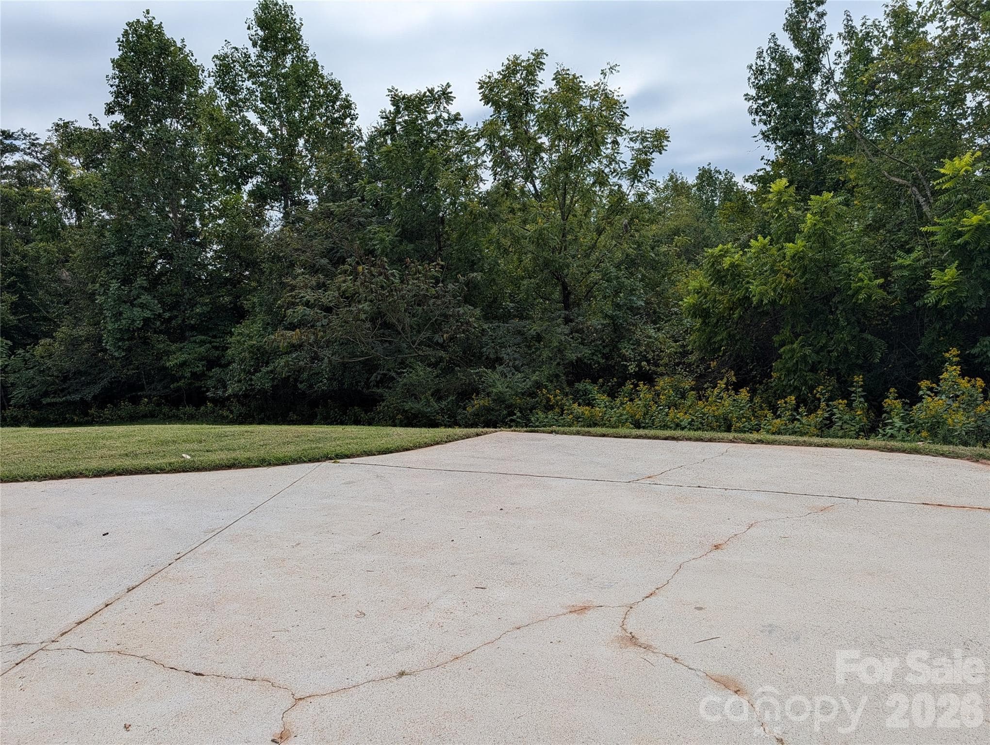Single Family Residence at 5519 Winding Oak Drive, Hickory, photo 3 of 31
