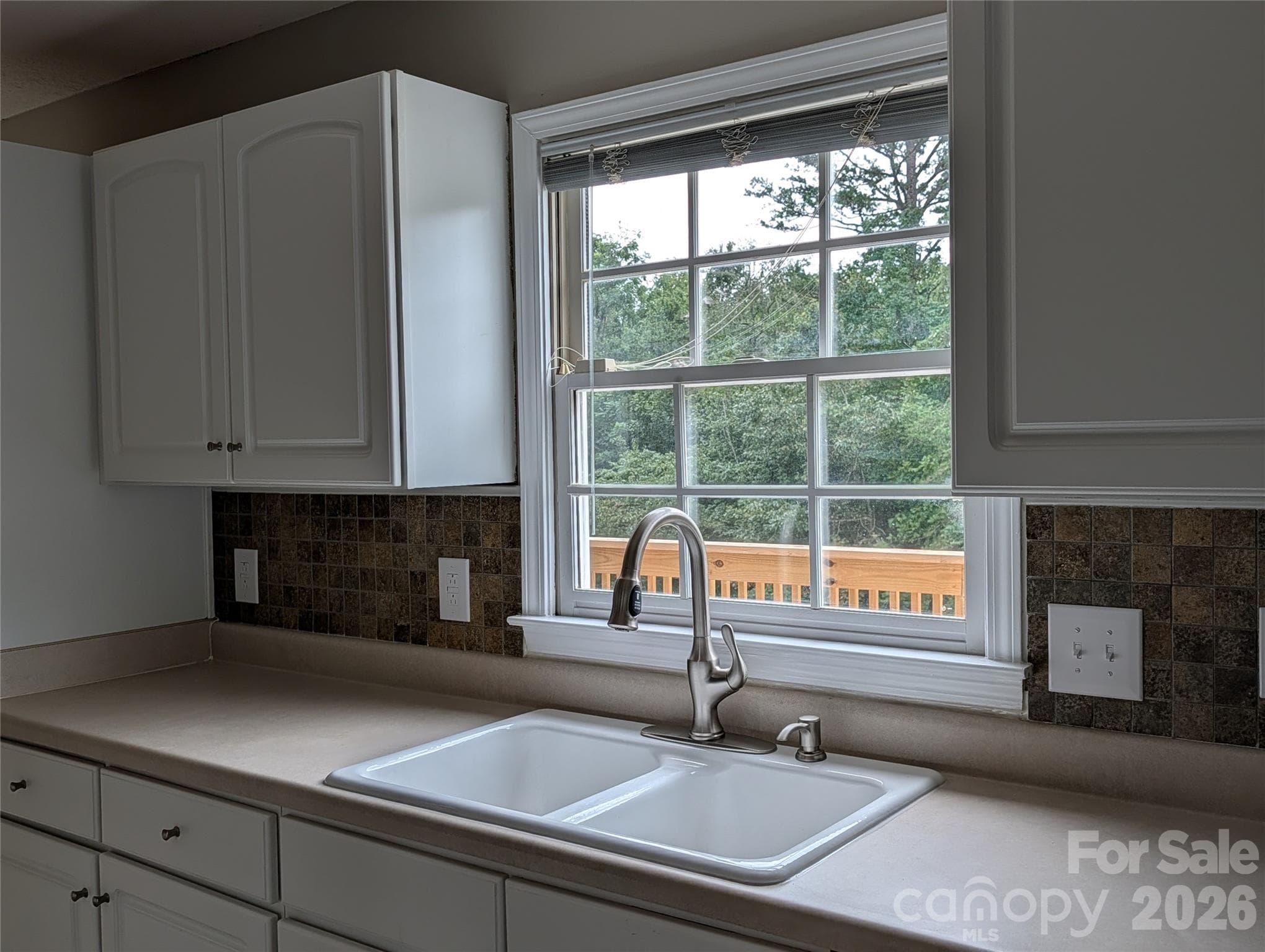 Single Family Residence at 5519 Winding Oak Drive, Hickory, photo 10 of 31