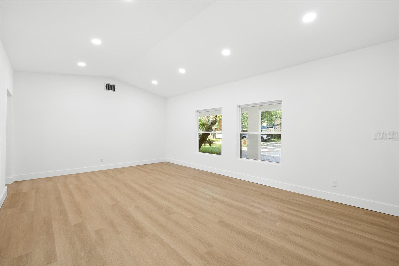 Single Family Residence at 618 BLAIRSHIRE CIR, WINTER PARK, photo 5 of 64
