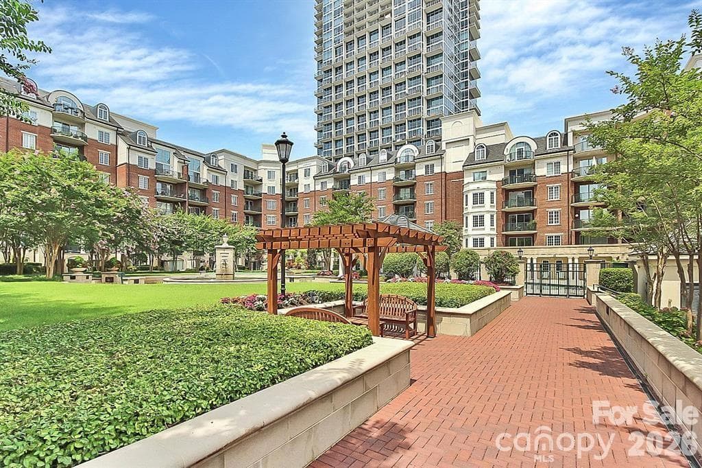 Condominium at 300 W 5th Street, Charlotte, photo 42 of 48
