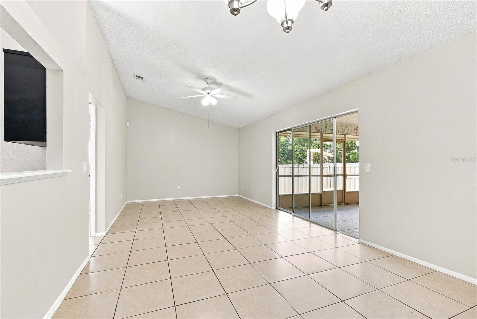 Single Family Residence at 7720 LAKESIDE WOODS DR, ORLANDO, photo 3 of 21