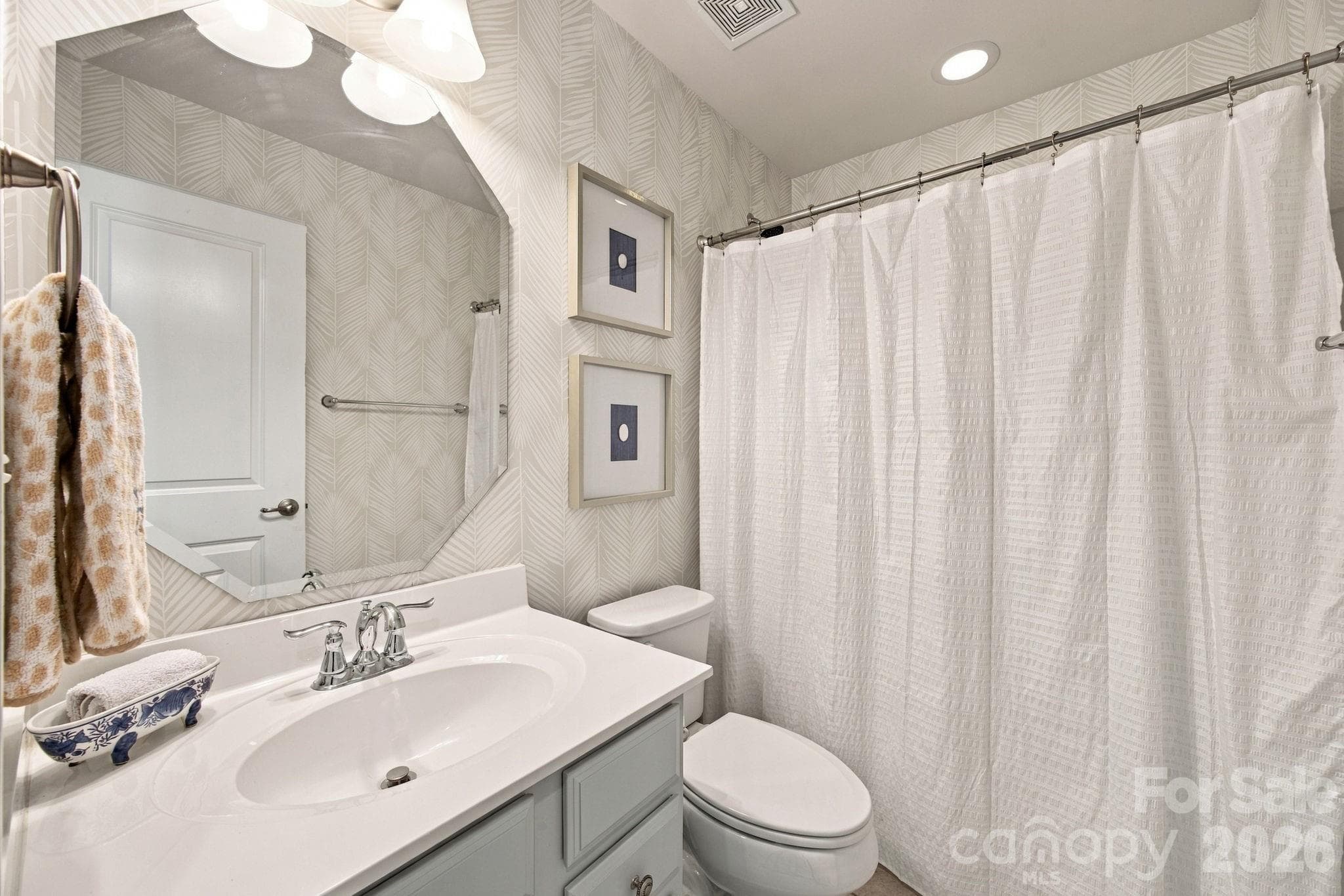 Full Hall Bath - 1717 Fleetwood Drive, Charlotte
