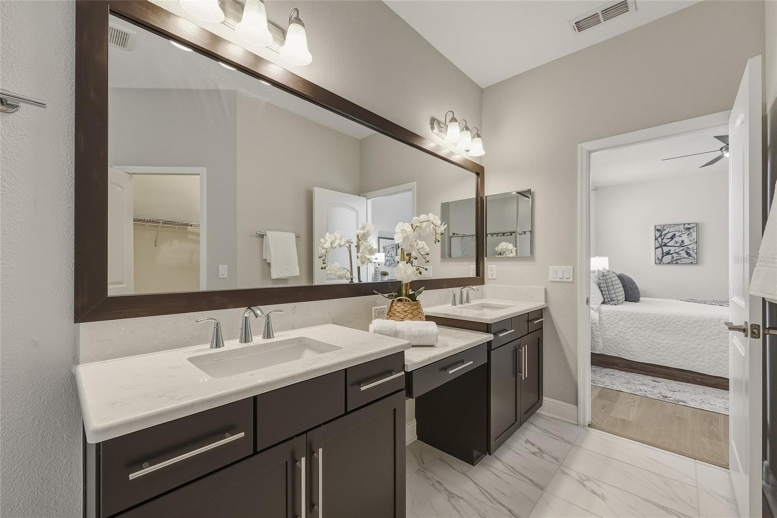 First Floor Ensuite Bathroom - 10702 PLEASANT KNOLL DR, TAMPA