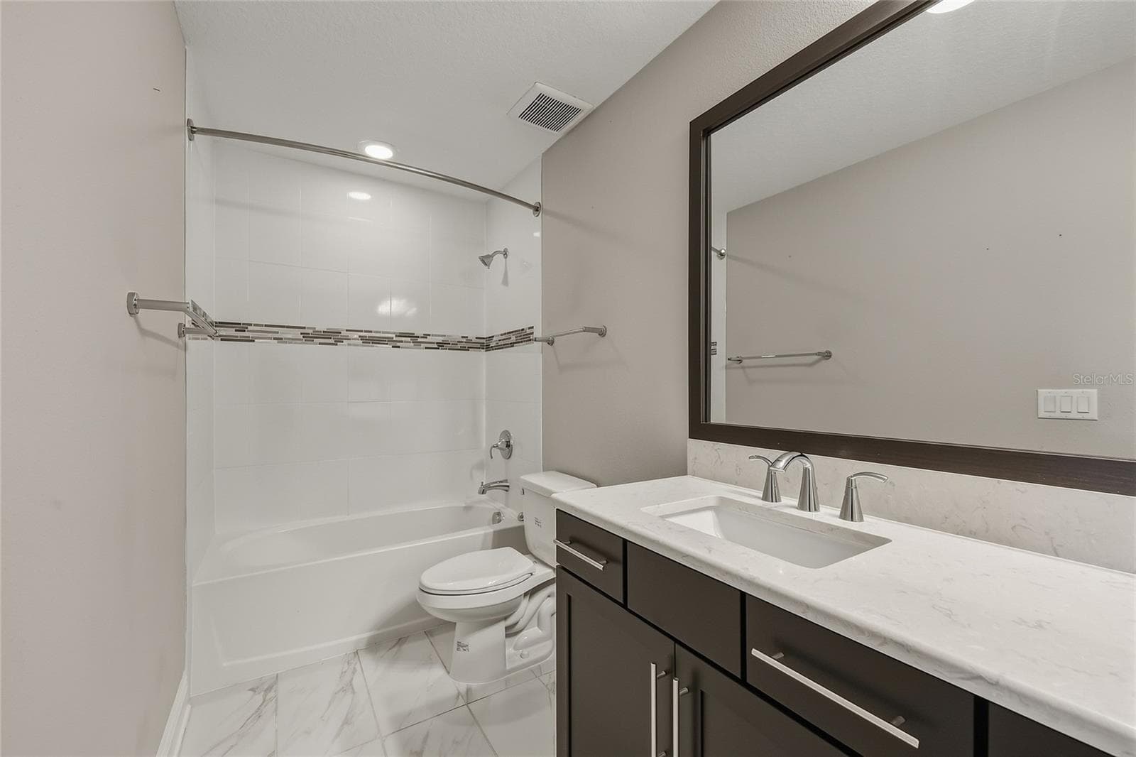 Additional Full Bathroom on Second Level - 10702 PLEASANT KNOLL DR, TAMPA