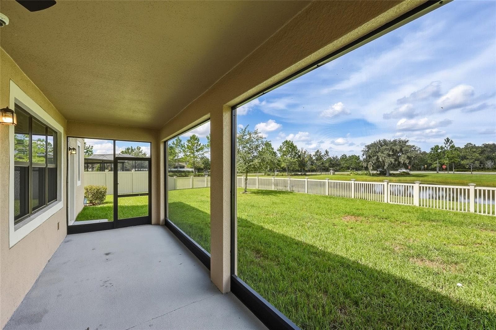 Covered and Screened Lanai and Fenced in backyard - 10702 PLEASANT KNOLL DR, TAMPA
