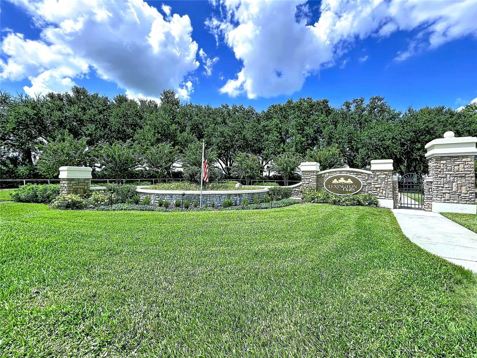 Single Family Residence at 5605 CANNONADE DR, WESLEY CHAPEL, photo 3 of 90