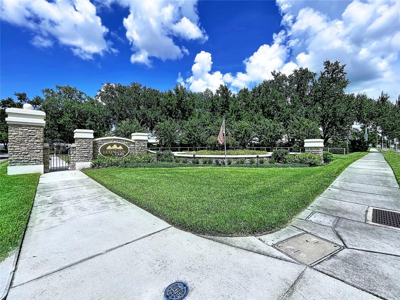 Single Family Residence at 5605 CANNONADE DR, WESLEY CHAPEL, photo 4 of 90