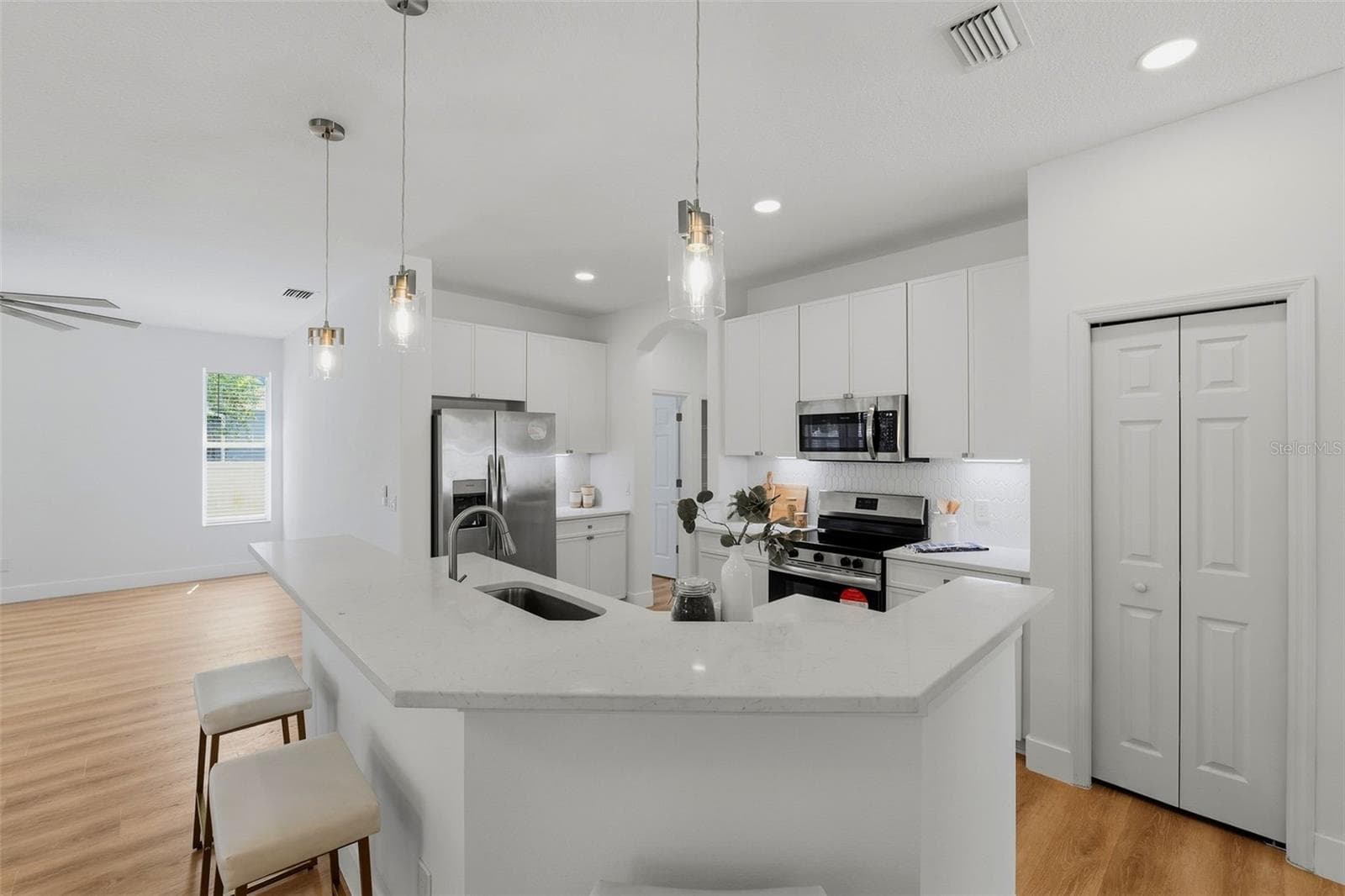 kitchen - 2927 MINUTEMAN LN, BRANDON