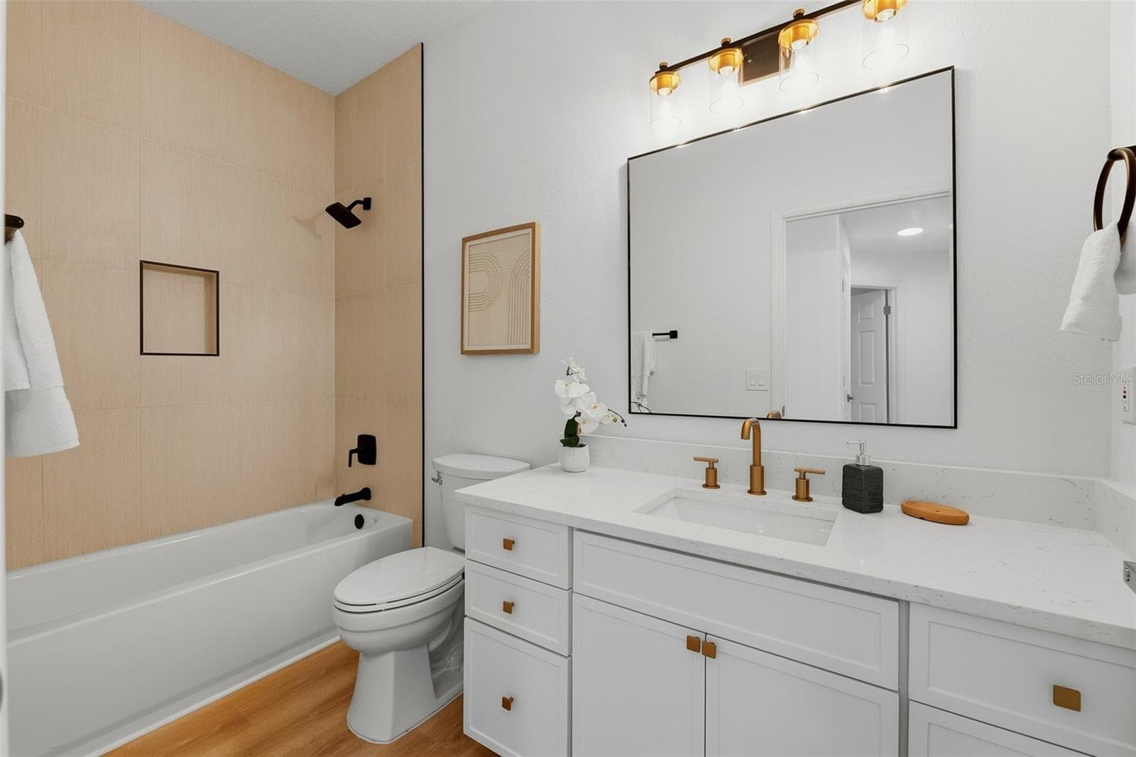 second bath - 2927 MINUTEMAN LN, BRANDON