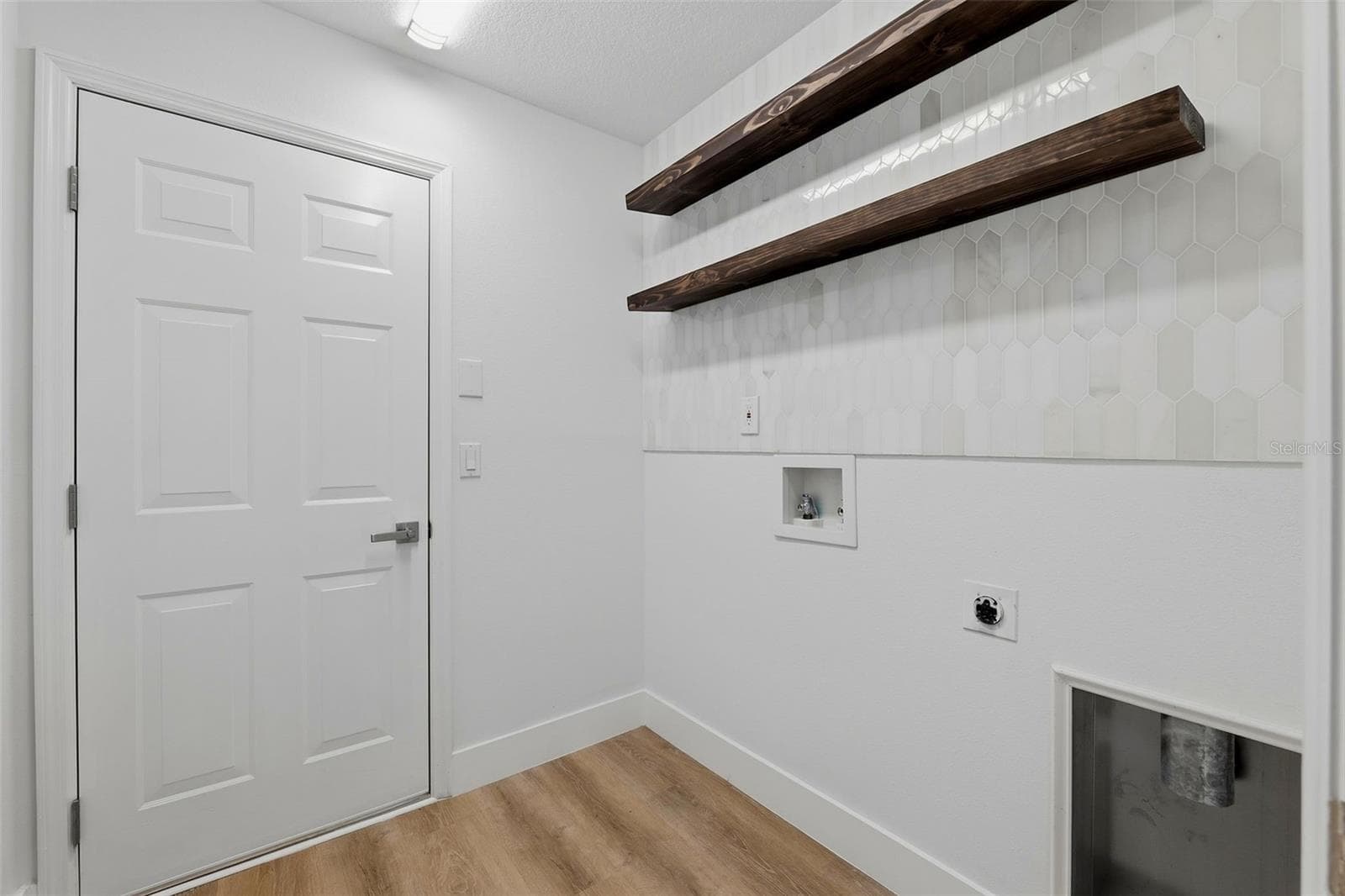 laundry room - 2927 MINUTEMAN LN, BRANDON