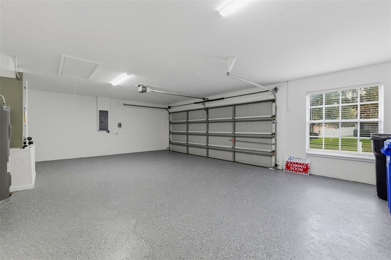 oversized 2 car garage - 2927 MINUTEMAN LN, BRANDON