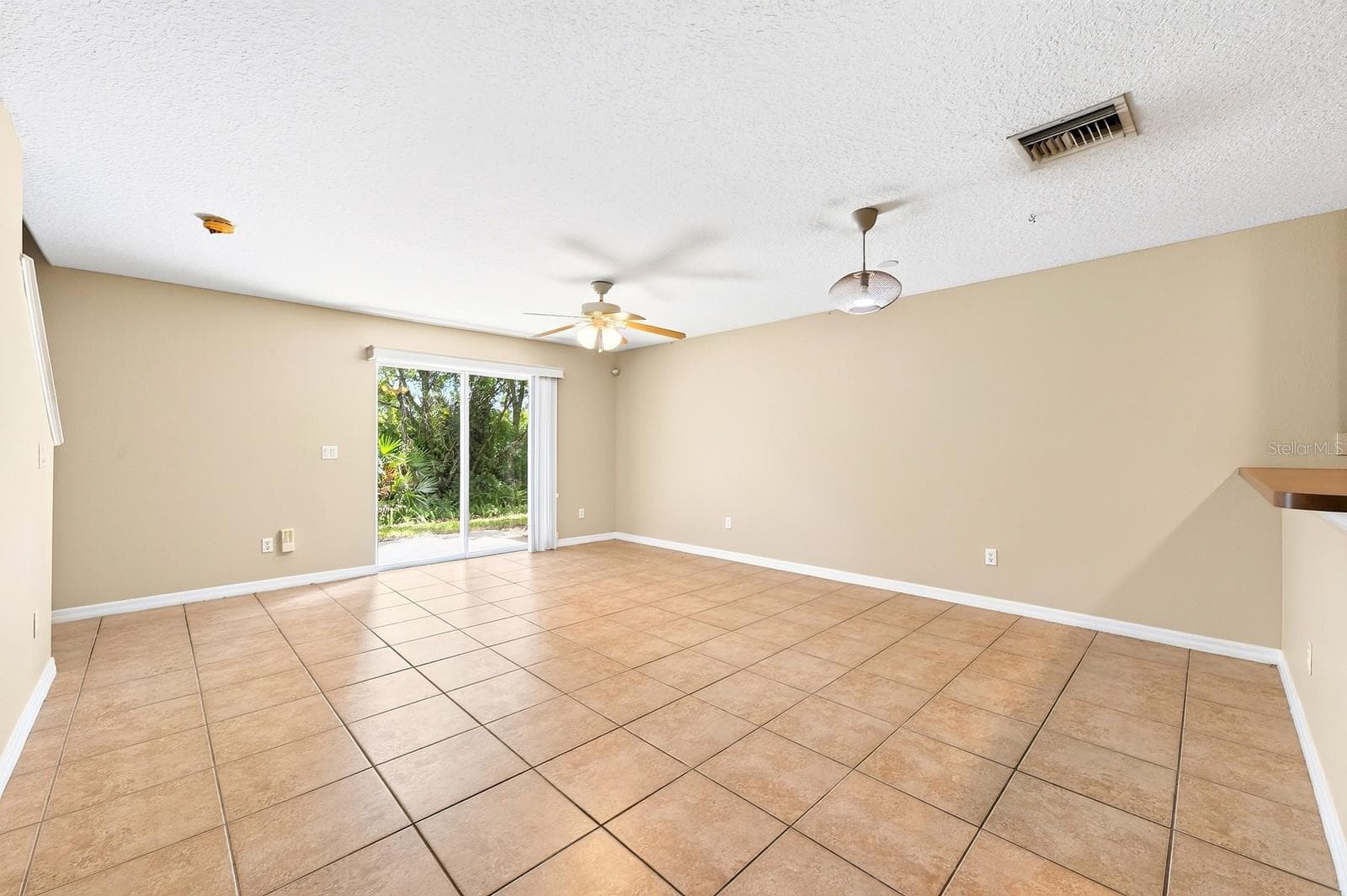 Open concept main floor. - 4559 LACEBARK TRL, OVIEDO