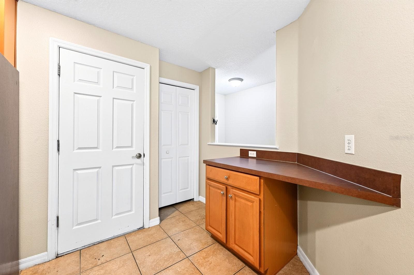 Built-in desk/work station. - 4559 LACEBARK TRL, OVIEDO