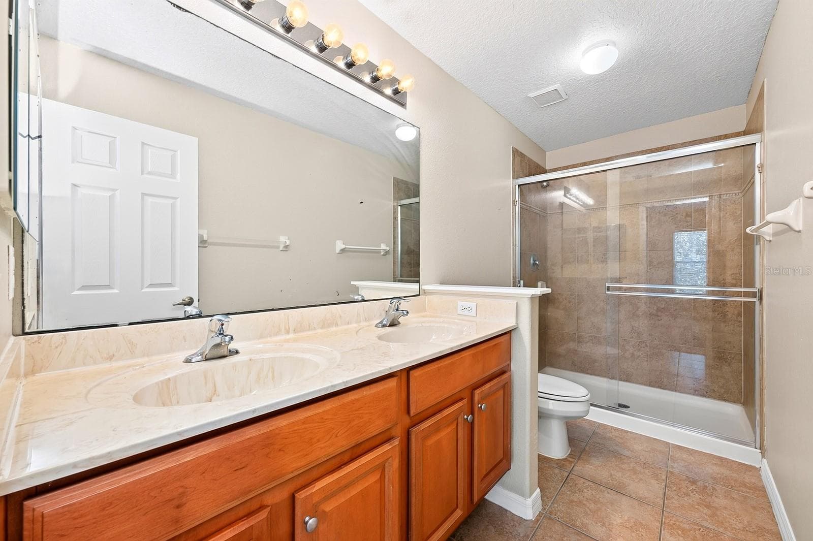 Primary en-suite bath. - 4559 LACEBARK TRL, OVIEDO