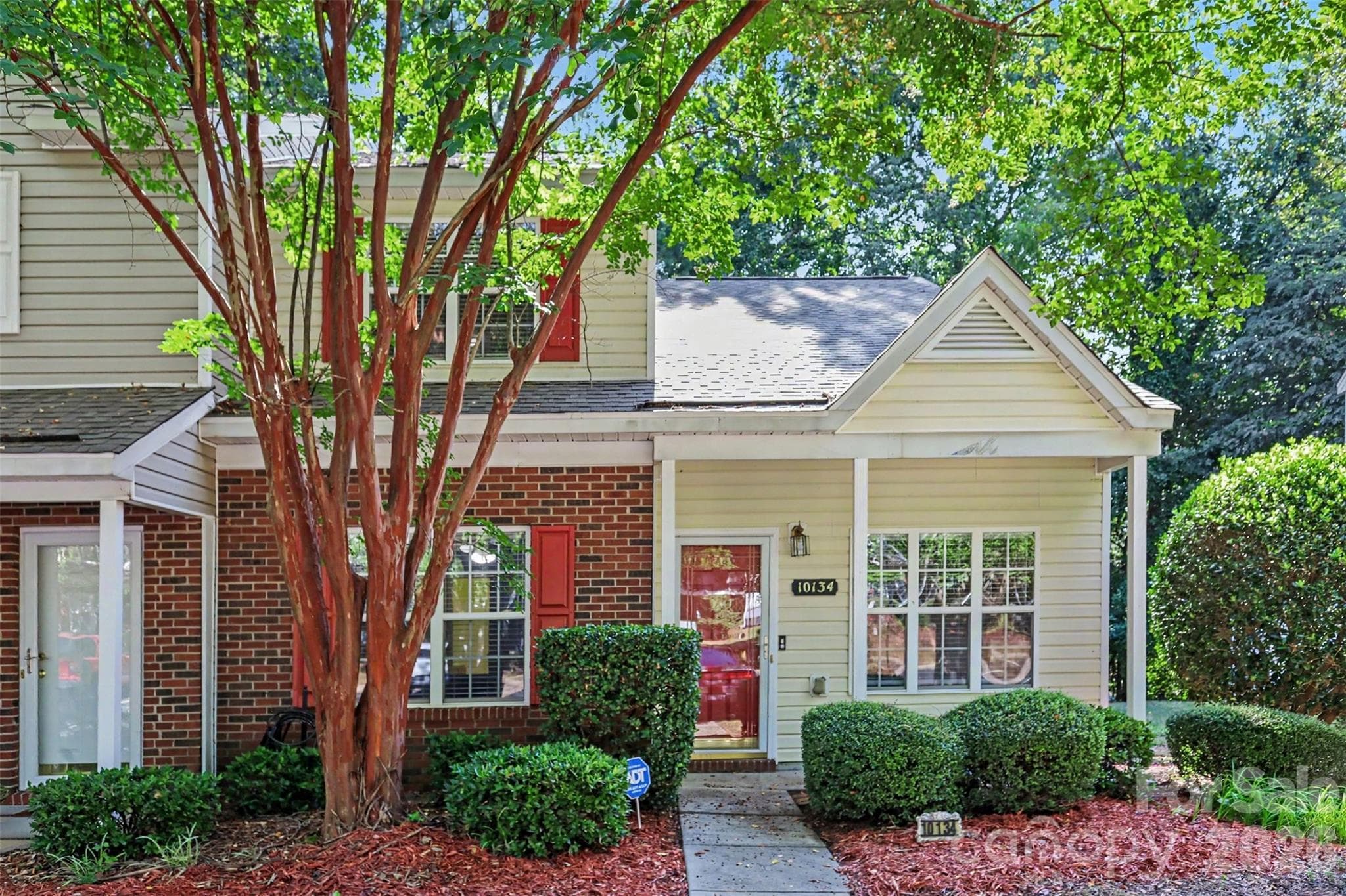 Townhouse at 10134 Frosty Lane, Charlotte, photo 2 of 26