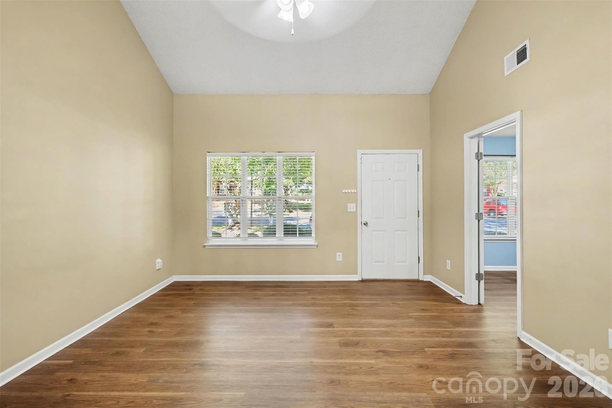 Townhouse at 10134 Frosty Lane, Charlotte, photo 4 of 26