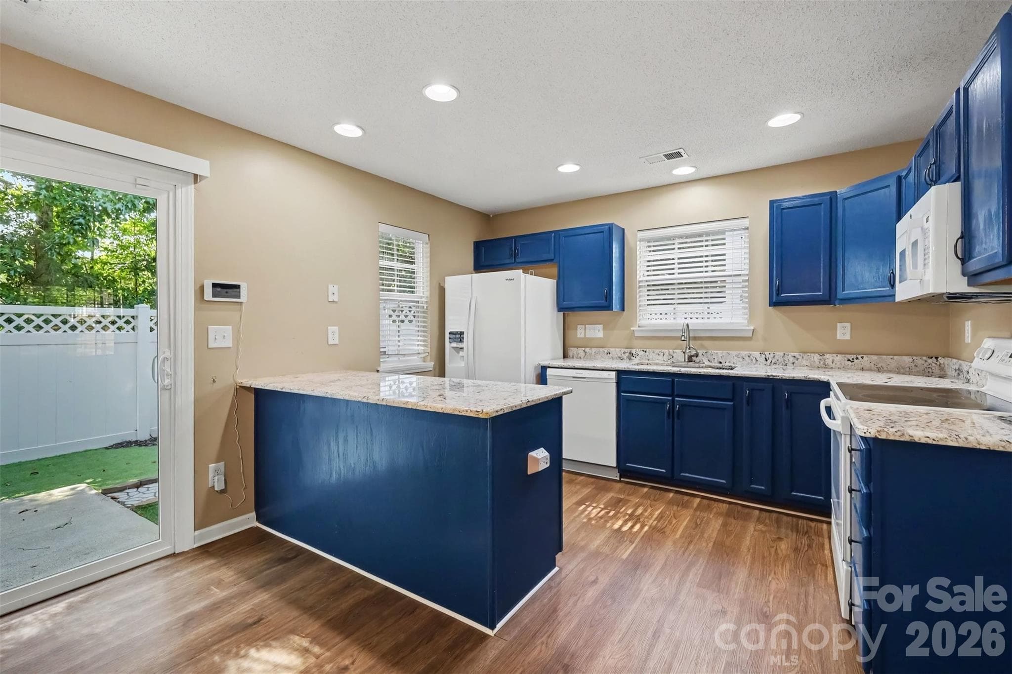 Townhouse at 10134 Frosty Lane, Charlotte, photo 9 of 26