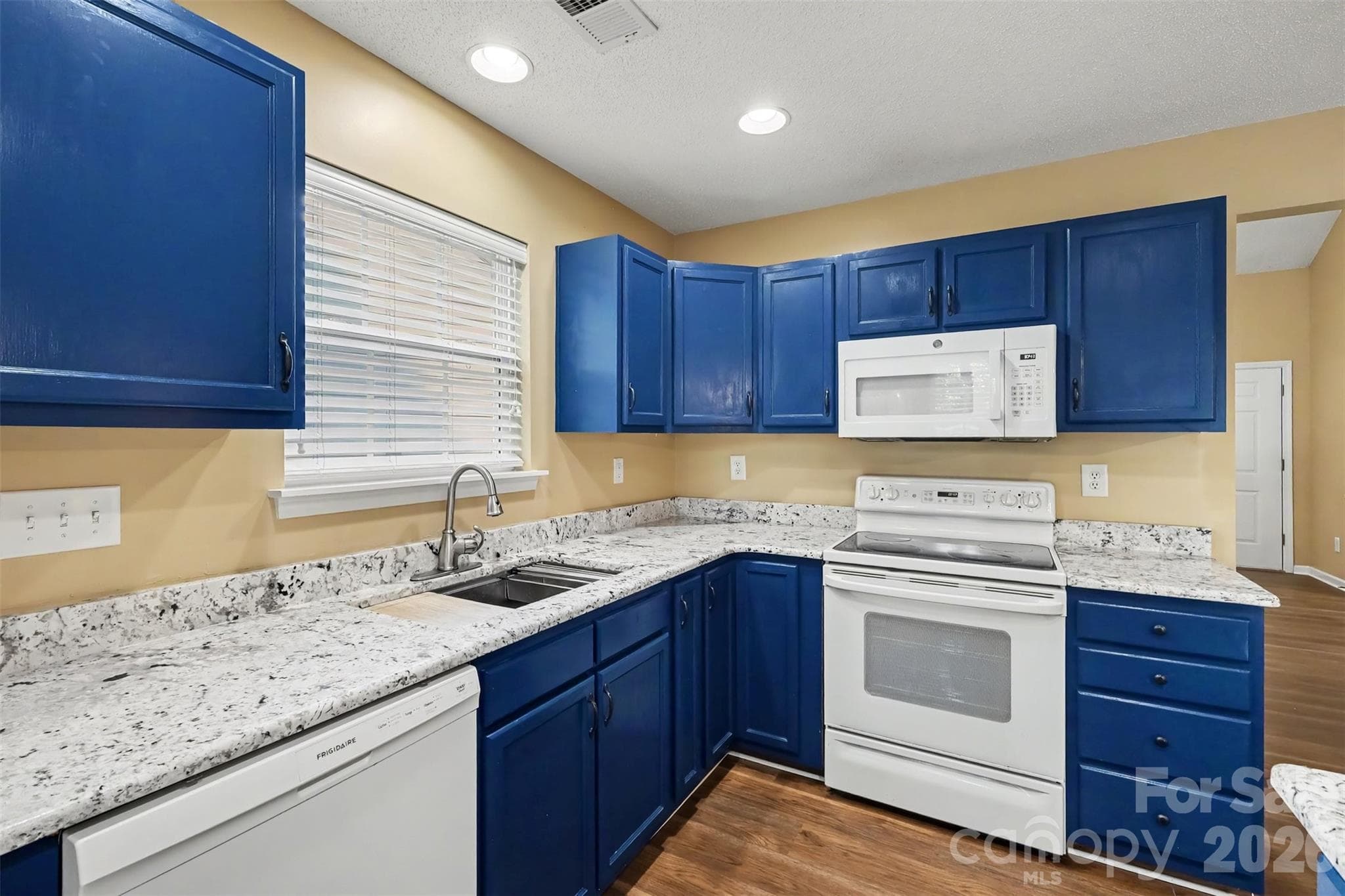 Townhouse at 10134 Frosty Lane, Charlotte, photo 12 of 26