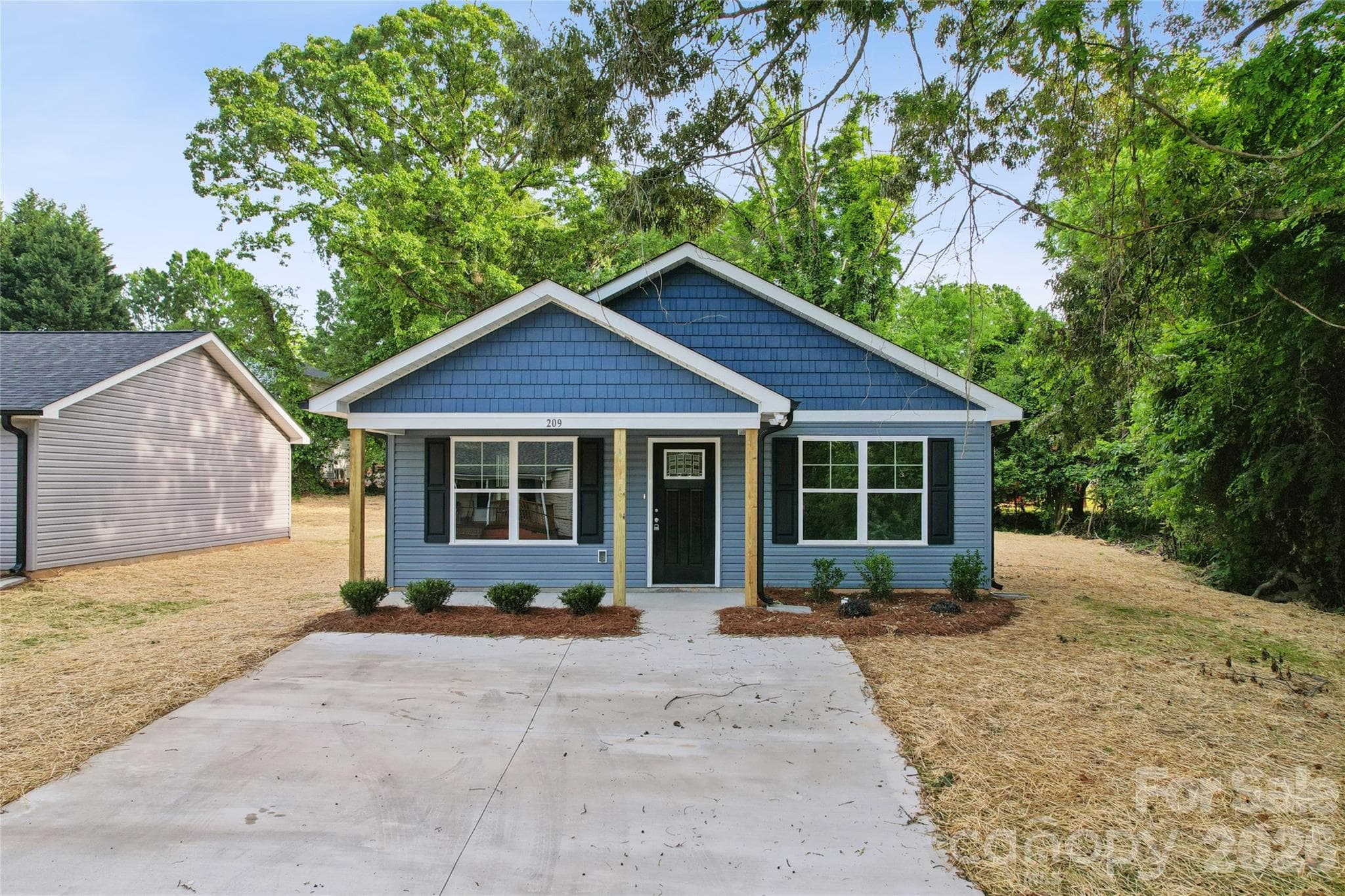 Single Family Residence at 209 W 17th Street, Kannapolis, photo 3 of 29
