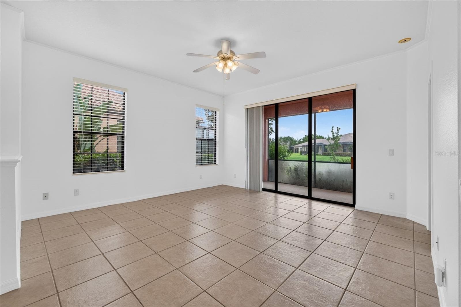 Villa at 125 SHELL FALLS DR, APOLLO BEACH, photo 2 of 42