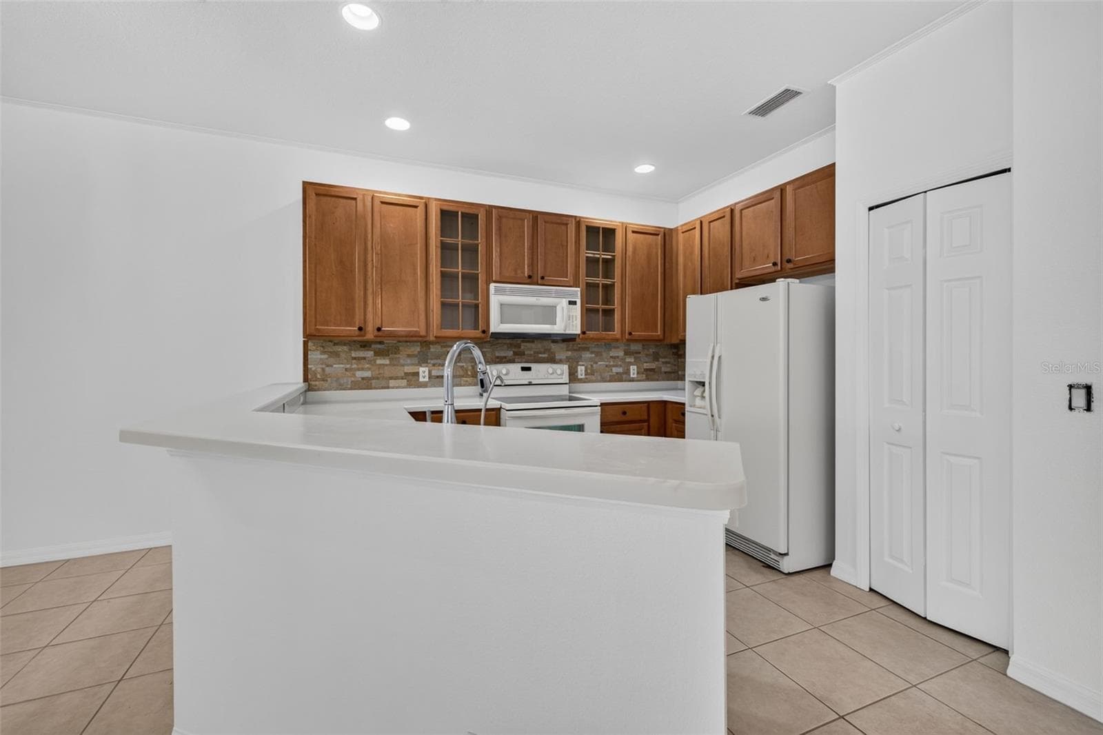 Villa at 125 SHELL FALLS DR, APOLLO BEACH, photo 9 of 42