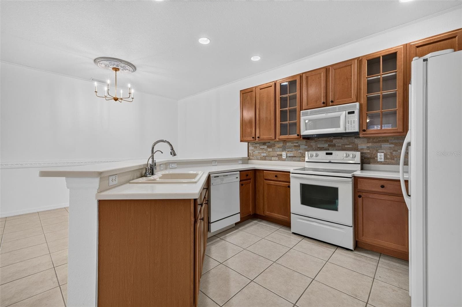 Villa at 125 SHELL FALLS DR, APOLLO BEACH, photo 11 of 42