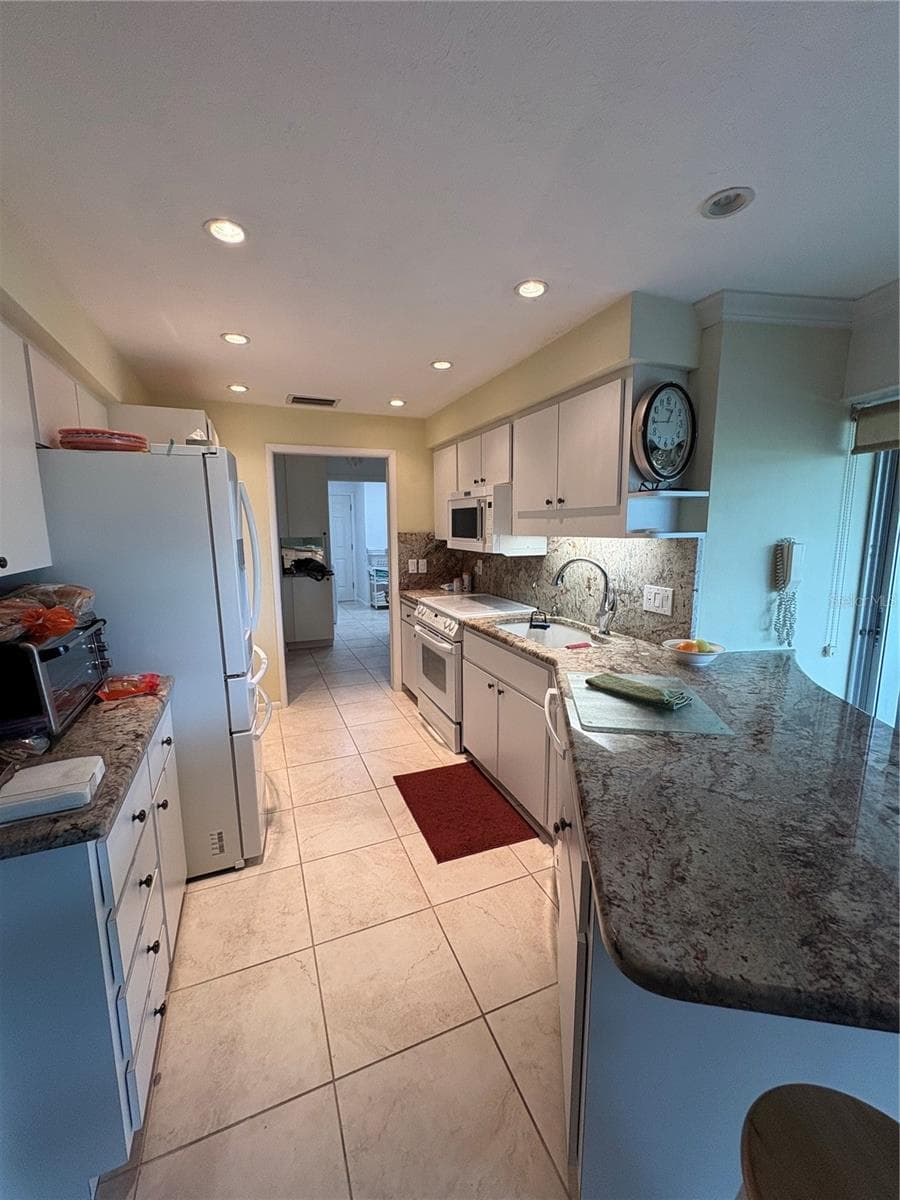 Single Family Residence at 1936 ROLLING GREEN CIR, SARASOTA, photo 14 of 30