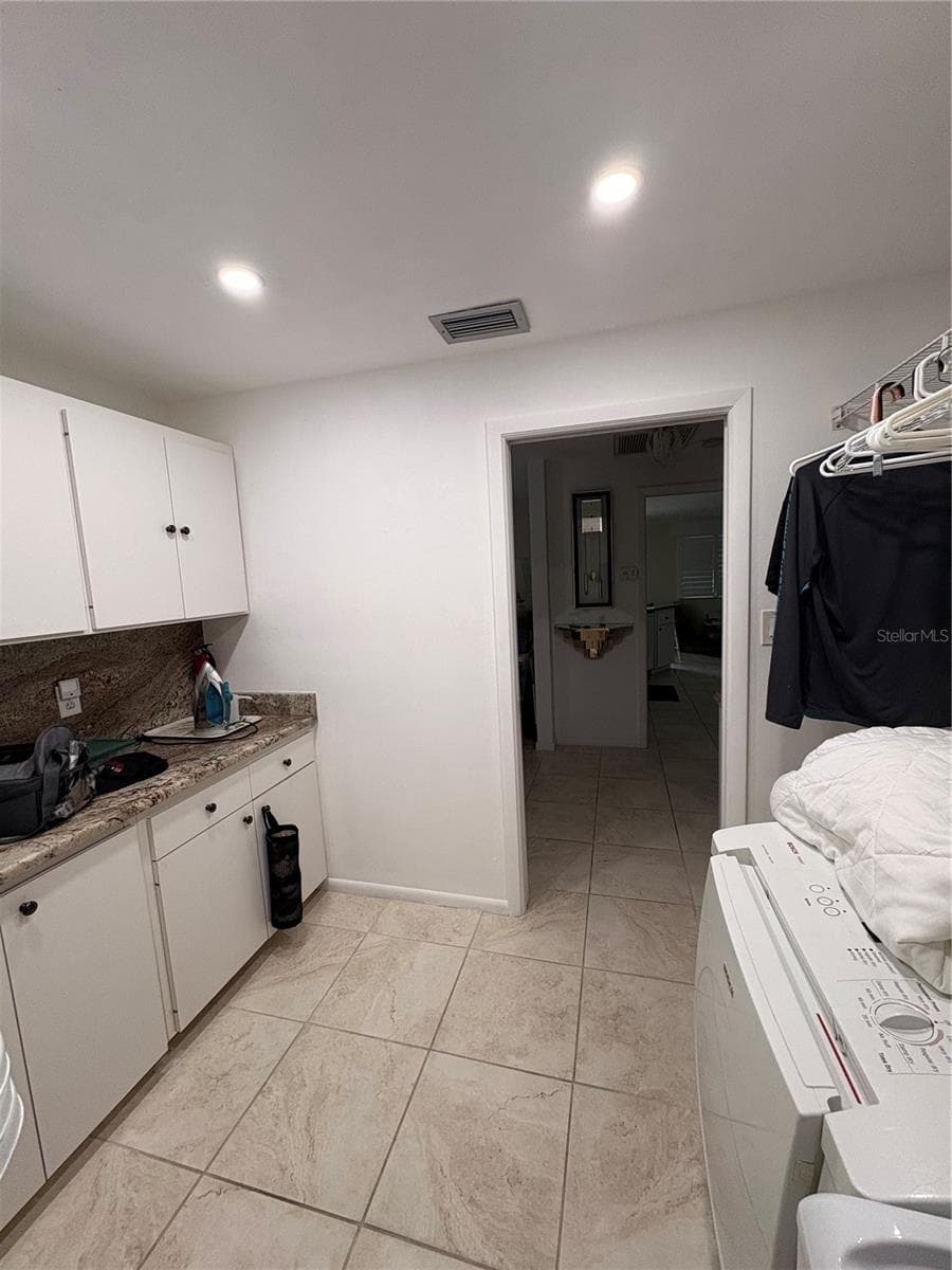 Single Family Residence at 1936 ROLLING GREEN CIR, SARASOTA, photo 13 of 30