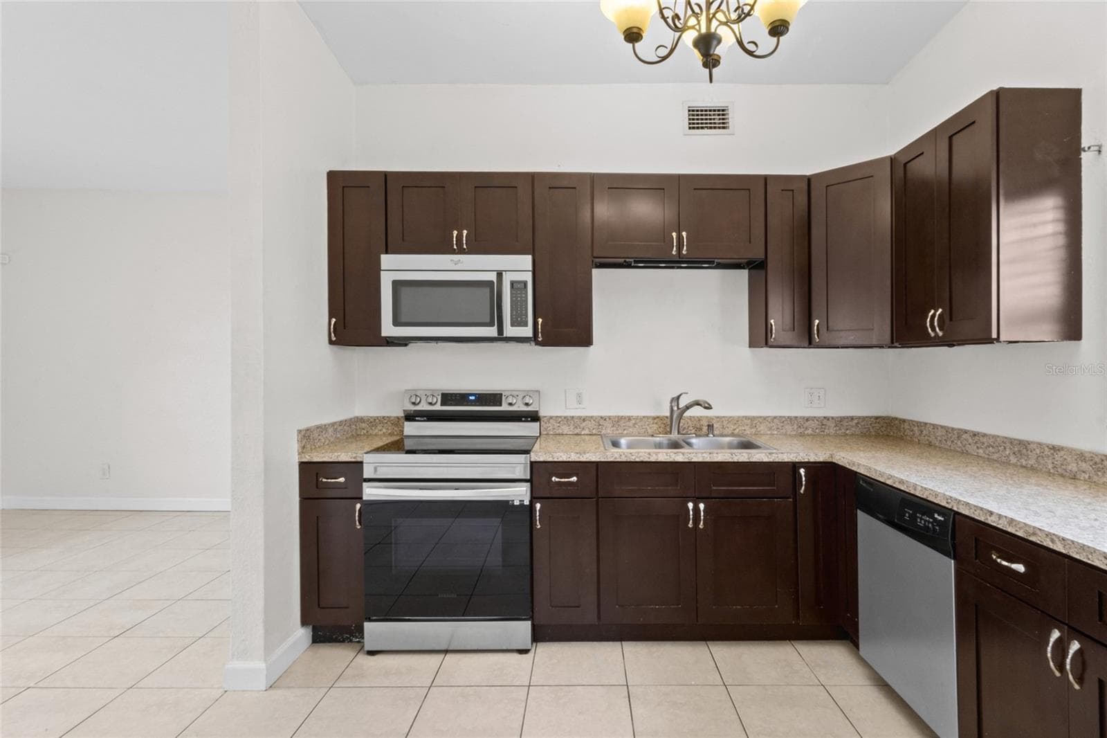 Single Family Residence at 6711 DARTMOUTH AVE N, ST PETERSBURG, photo 6 of 44